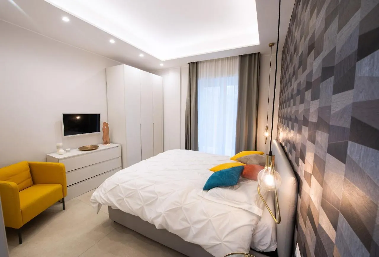 Napoli City Center - Appartamenti e Camere 0*,  Italia